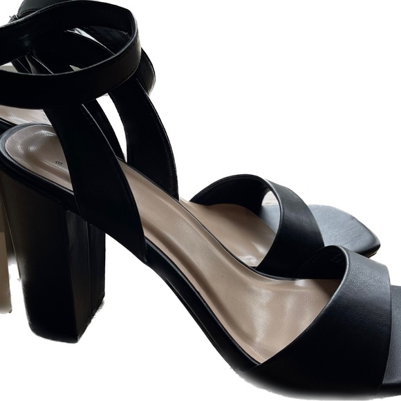 Open toed heels - Picture 1 of 3